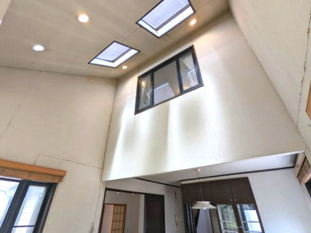 居間の吹き抜けです。　開放感がありますね！