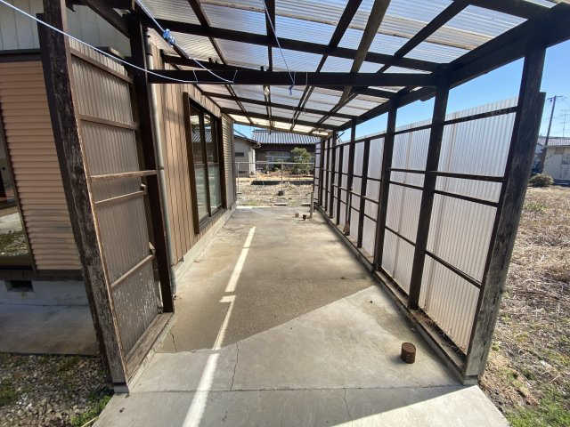 洗濯を干したり、自転車置き場としても
