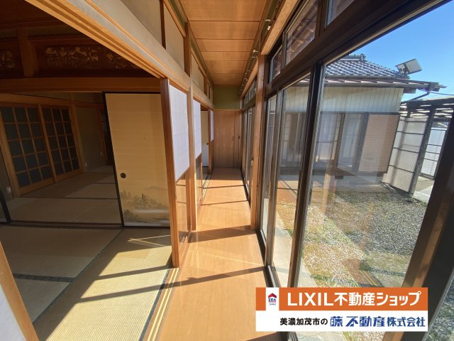 縁側　南向きで日当たり良好