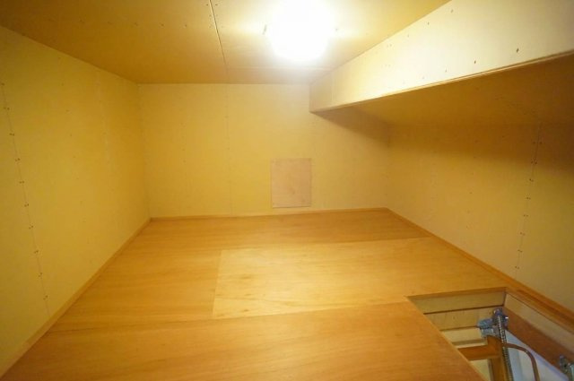 季節物収納に便利な屋根裏収納付きです♪