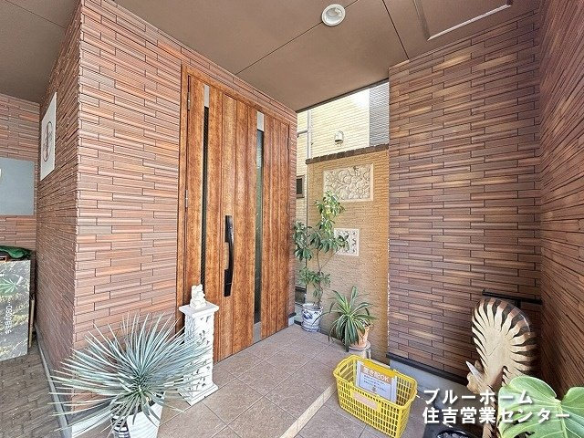 ■オシャレな玄関扉です♪