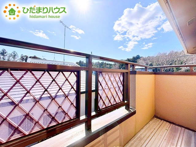 日当たりの良いバルコニーではお布団もふかふかに乾かせます