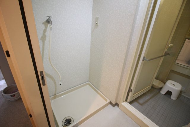室内は空室ですのでいつでも気軽にご見学、ご入居いただけます。室内一部残置物あり（エアコン、照明器具）