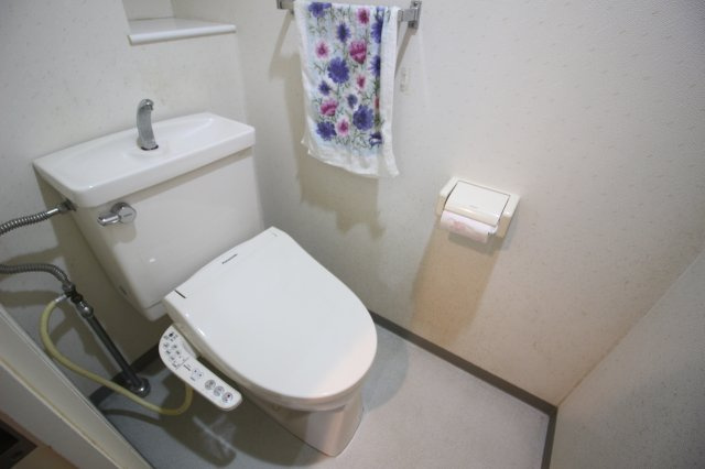 室内は空室ですのでいつでも気軽にご見学、ご入居いただけます。室内一部残置物あり（エアコン、照明器具）
