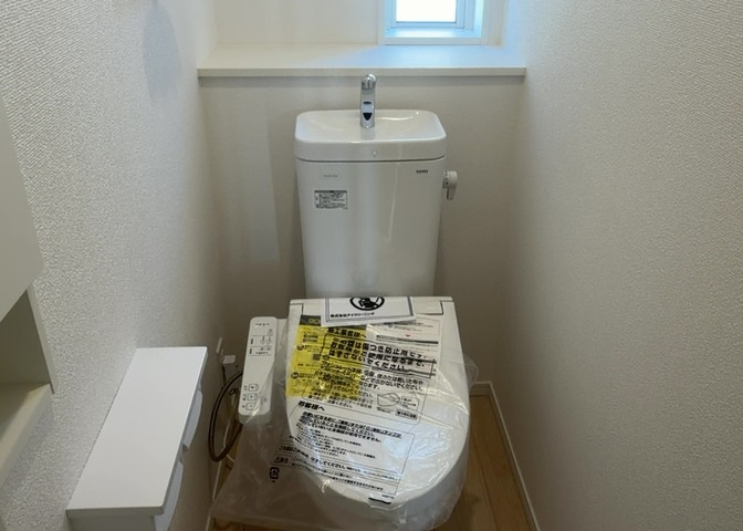 トイレは大きさや形、機能、抗菌性などが異なる多種多彩なタイプが各メーカーから出ています。それぞれに良さがあるため、事前にどういったタイプのトイレがいいのかをご家庭内で決めて、内見に行くといいでしょう。