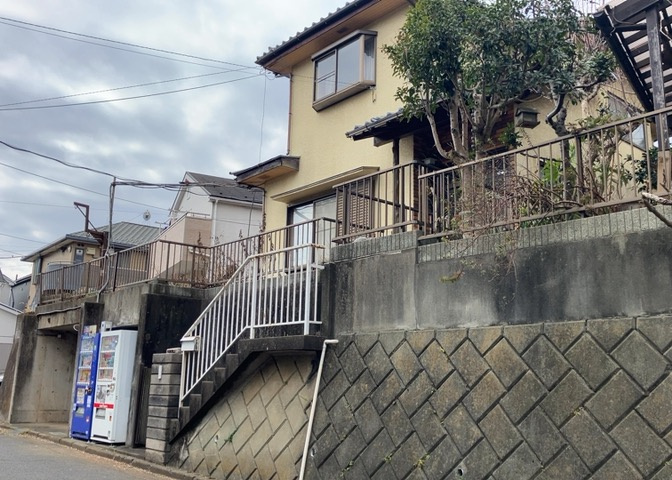 土地探しをしていると都市計画区域という言葉を目にすると思います。法律によって、都道府県知事や国土交通大臣が指定するエリアのことを指しており、都市計画区域は市街化区域と市街化調整区域に分けられています。