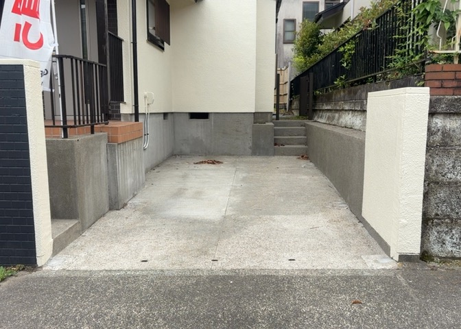 駐車場と明記されていても、最小スペースでつくられた駐車場だと大型車は駐車できなかったり、出入りしにくくなったりする可能性があります。お車のサイズと購入したい物件の駐車場のサイズを現地で確認しましょう。