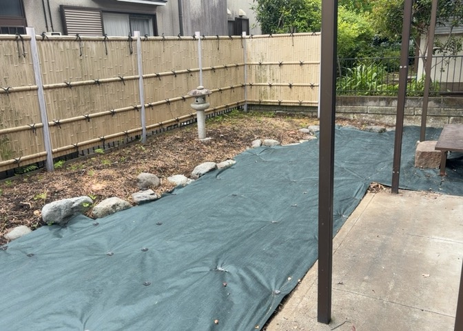 庭があることでガーデニングや家庭菜園はもちろん、こどもの遊び場やペットを放して遊ぶことができます。また、家の周囲に余裕があるということです。隣地との間があれば、十分な日当たりと、風通しが確保できます。