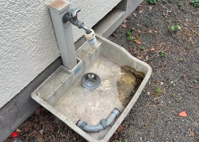 敷地内に散水栓や立水栓があると便利です。水道水を直接利用できるため、水を運ぶ手間を省くことが出来ます。大量の水を必要とする洗車作業や清掃などに役立ちます。その他設備とあわせて、現地でご確認ください。