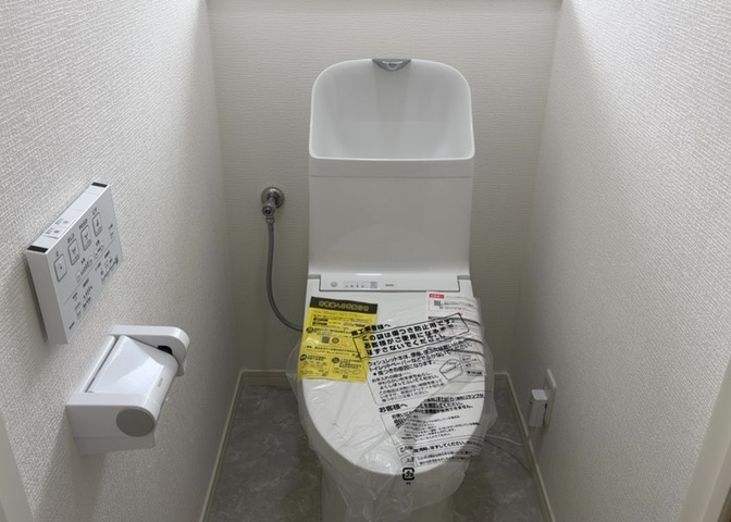 トイレは大きさや形、機能、抗菌性などが異なる多種多彩なタイプが各メーカーから出ています。それぞれに良さがあるため、事前にどういったタイプのトイレがいいのかをご家庭内で決めて、内見に行くといいでしょう。