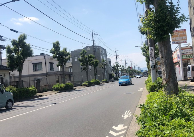お持ちの車種によっては前面道路が広い方が便利でしょう。しかし、前面道路が広ければその分交通量が多くなるため、騒音などが気になる場合があります。実際に現地を見学し、周辺交通量や騒音などを確認しましょう！
