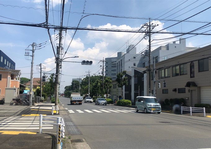 桜や紅葉の名所に出かける人は多いと思いますが、家にいながら季節の移ろいを感じる生活を送りませんか？リビングや窓から見える景色が生活を彩るワンポイントに！現地から見える景色を堪能してみては如何でしょう。