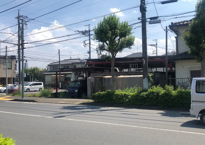 隣家の土地はどうなっているのか、生活利便施設が近くにあるのか、学校まで近いかなど、お客様のライフスタイルにあわせたイメージが重要です。また、近くにあると困る施設が近くにないかも確認するといいでしょう。