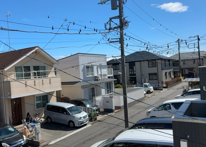 眺望を気にして物件を探す場合、前面に建物が建っていないか現地で確認しましょう！前面に建物があると景色はもちろん、日当たりや風通しにも影響が出てきます。住んだ時のことを想像しながら現地見学をしましょう。