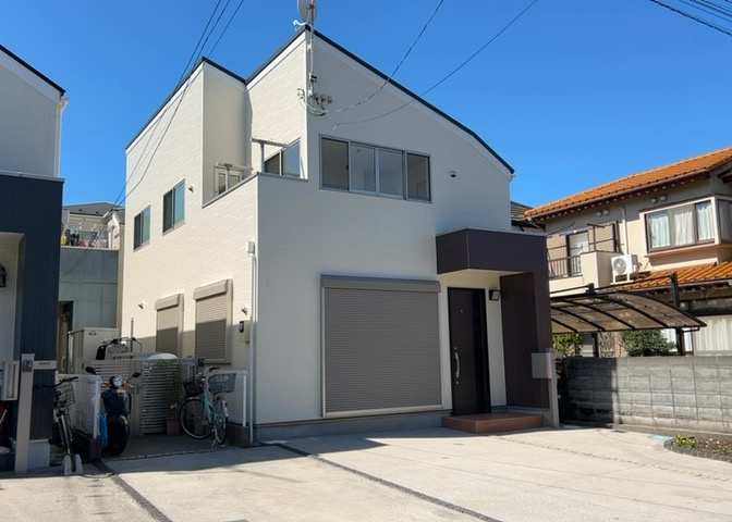 お持ちの車種によっては前面道路が広い方が便利でしょう。しかし、前面道路が広ければその分交通量が多くなるため、騒音などが気になる場合があります。実際に現地を見学し、周辺交通量や騒音などを確認しましょう！
