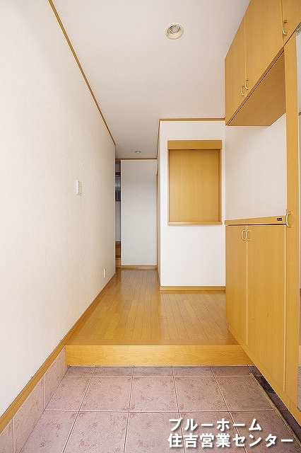玄関広々としており使い勝手◎！　下駄箱も大きくご家族分の収納も問題ありません！