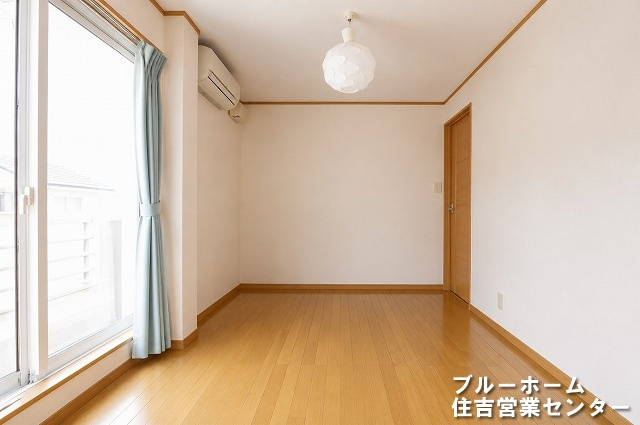 約6帖の洋室です！　壁一面のクローゼットあります！　（AIによる家具などの削除をしております）