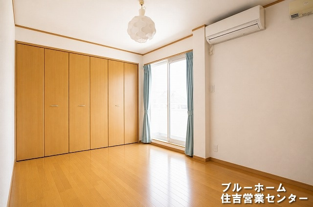 約6帖の洋室です！　壁一面のクローゼットあります！　（AIによる家具などの削除をしております）