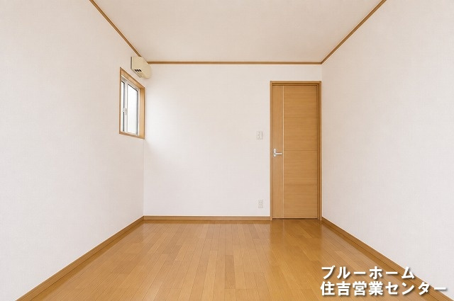 3階にある約6帖の洋室です！　（AIによる家具などの削除をしております）