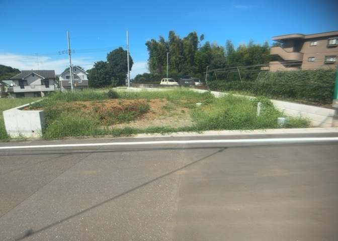 土地を買う際、住む地域の自治体や福祉の補助制度にも注目してみましょう。子供や老人の医療補助やゴミ出しのルールなど、自治体によってルールに大きな違いがあるため、暮らしやすい土地で判断するとよいでしょう。