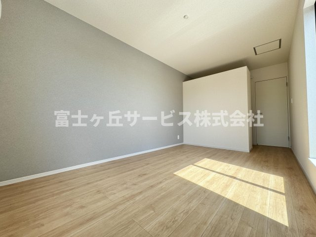落ち着いて過ごせる寝室です　