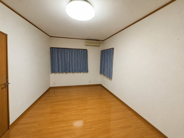 使い勝手のいい洋室です