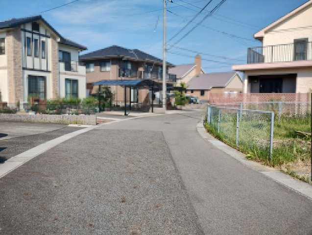 前面道路含む現地写真です
