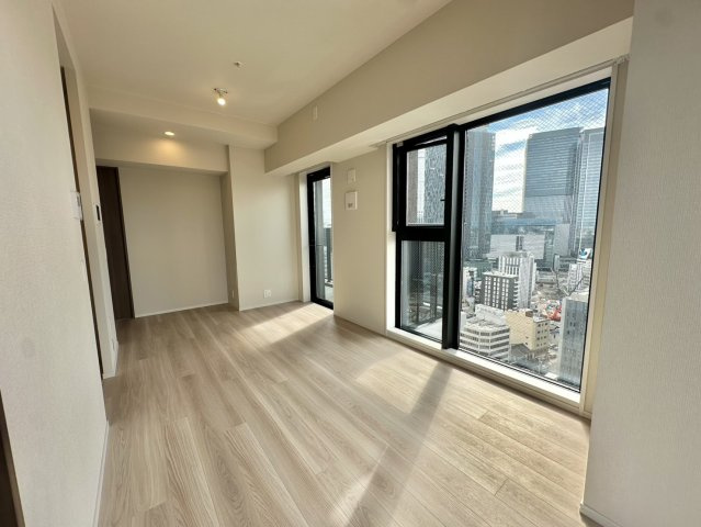 名古屋駅が一望できるリビングになっております。