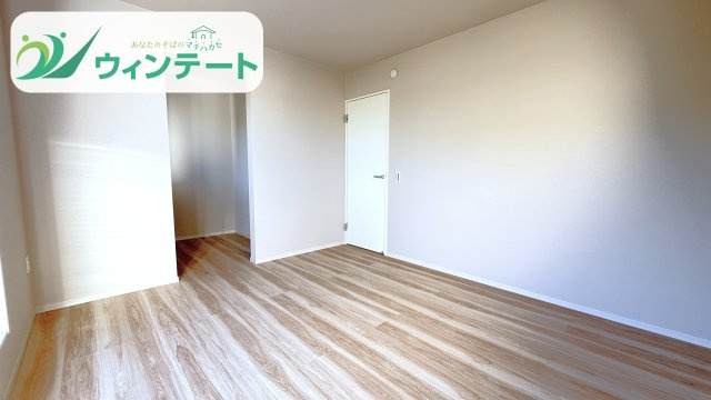 家具を配置しても広さにゆとりがあり、レイアウトしやすい洋室。インテリアを楽しみながら暮らせます。