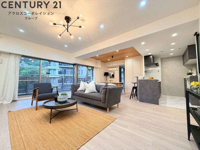 2025年12月リフォーム済み（システムキッチン新調、バスルーム新調、洗面化粧台新調、トイレ新調、クロス張替、フローリング貼替など）