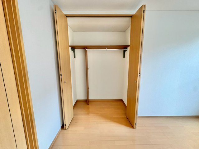 洋室6帖・収納付きで、お部屋がすっきり片付きます。