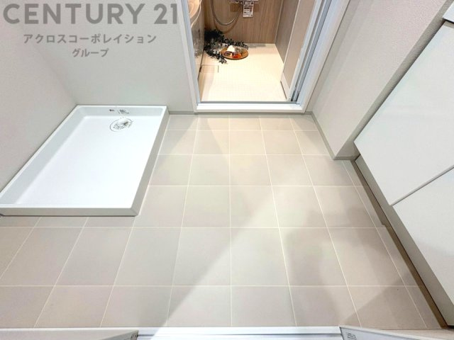 衣服の収納や脱ぎ着や整理整頓がしやすく、湿った衣類を乾燥させるスペースがありカビや臭いの発生を防ぎます。床の汚れを他の部屋に持ち込まず清潔を保つことができます。また快適な入浴環境の整備にも役立ちます。