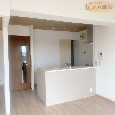 クロス張替え、床張り替え済み