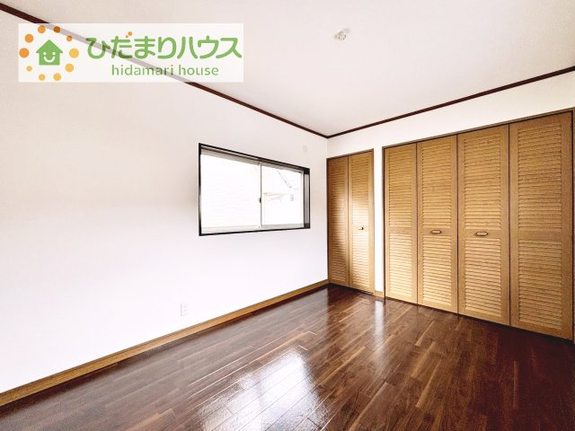 大きなベッドを置いても余裕の広さの主寝室♪