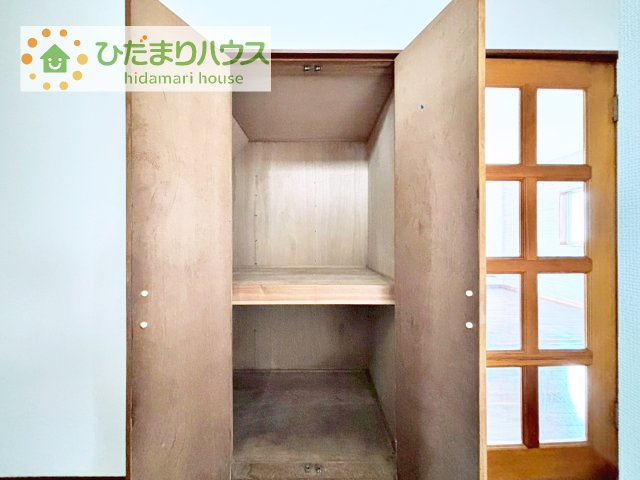 ちょこっとした収納があることで、消耗品のストックをするのにも便利です☆