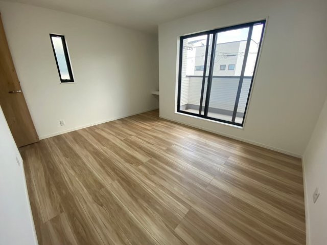 2F洋室約8.4帖♪カウンター付き♪