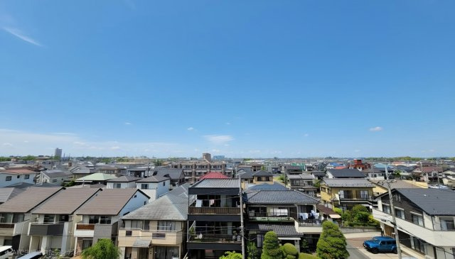 北西側バルコニーからの眺望　遮蔽物もなく、遠くまで見渡せる圧巻の眺望です