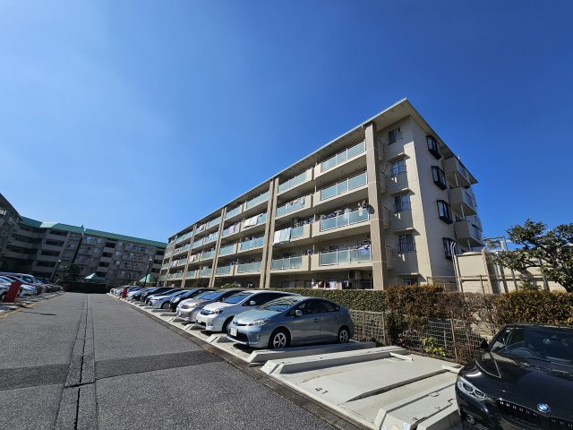 敷地内の建物はゆったりと建てられているため圧迫感がありません