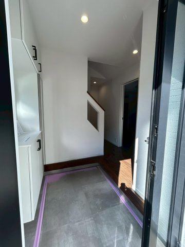 ※AI加工で車等消しております。