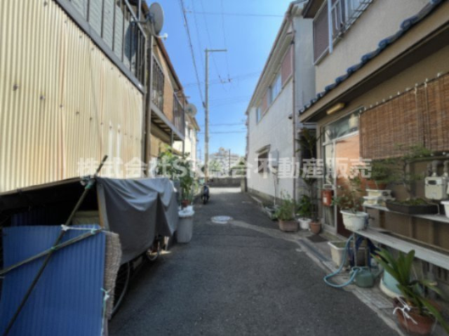 前面道路含む現地写真です