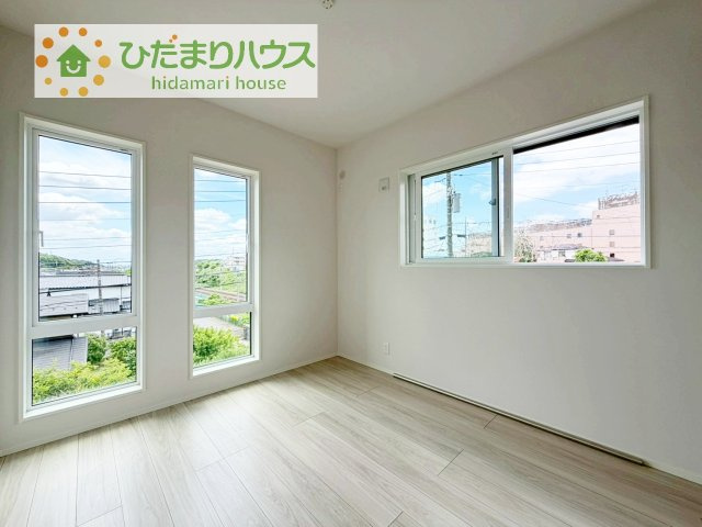 窓が多く、明るい空間を演出してくれます(*^^*)