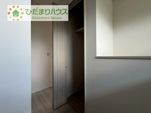 家族みんなで共同で使える便利な廊下収納！