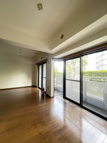 こちらの居間で趣味の時間をお楽しみください