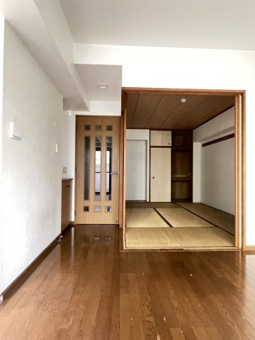 ゆったり過ごせる居間です