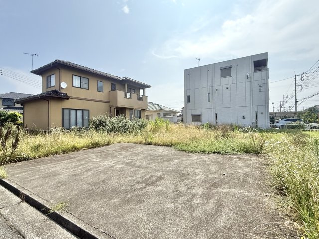■お庭｜駐車●台可の広々としたカースペースです。ご家族分と、来客用にもご使用いただけます☆