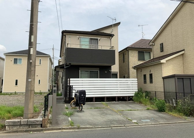 木造住宅とは土台、壁、柱など建築物の強度を支える構造体の材に木が使用されている構造を指します。構造体は建物の自重を支えるだけではなく風圧や水圧、積裁荷重などあらゆる衝撃に耐えるための基礎です。