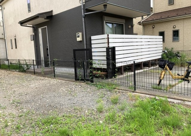 敷地内に散水栓や立水栓があると便利です。水道水を直接利用できるため、水を運ぶ手間を省くことが出来ます。大量の水を必要とする洗車作業や清掃などに役立ちます。その他設備とあわせて、現地でご確認ください。