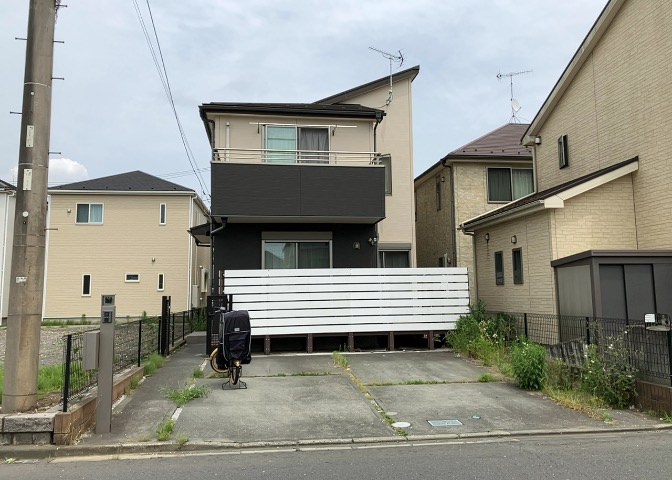 隣家の土地はどうなっているのか、生活利便施設が近くにあるのか、学校まで近いかなど、お客様のライフスタイルにあわせたイメージが重要です。また、近くにあると困る施設が近くにないかも確認するといいでしょう。