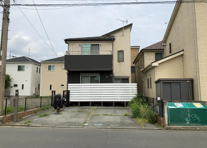 東側道路の場合は居室を南向きに設計しやすいため、朝日が入りやすいというメリットがあります。一方、西側道路も東側同様に居室を南向きに設計しやすいのですが、住宅地だと朝日が入りにくいという弱点があります。