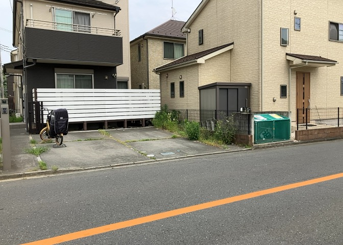 庭があることでガーデニングや家庭菜園はもちろん、こどもの遊び場やペットを放して遊ぶことができます。また、家の周囲に余裕があるということです。隣地との間があれば、十分な日当たりと、風通しが確保できます。